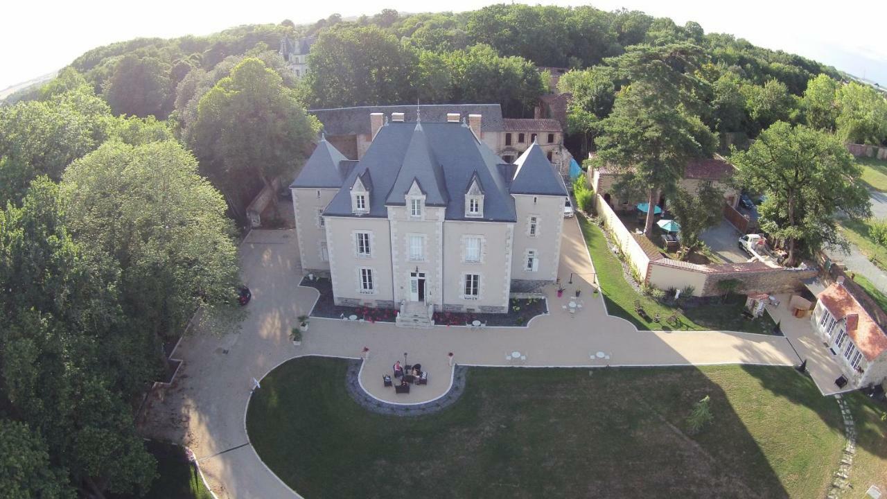 Le Petit Chateau Des Cedres Mouchamps Exteriér fotografie