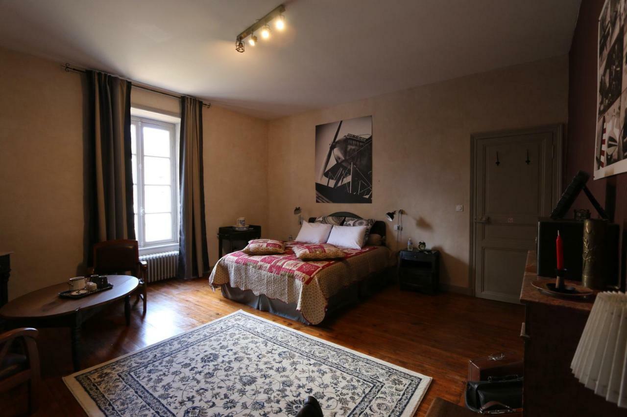 Le Petit Chateau Des Cedres Mouchamps Exteriér fotografie