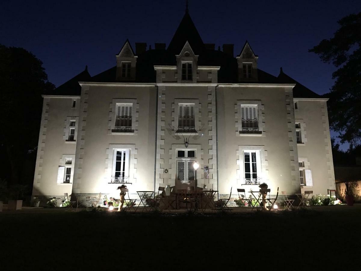 Le Petit Chateau Des Cedres Mouchamps Exteriér fotografie