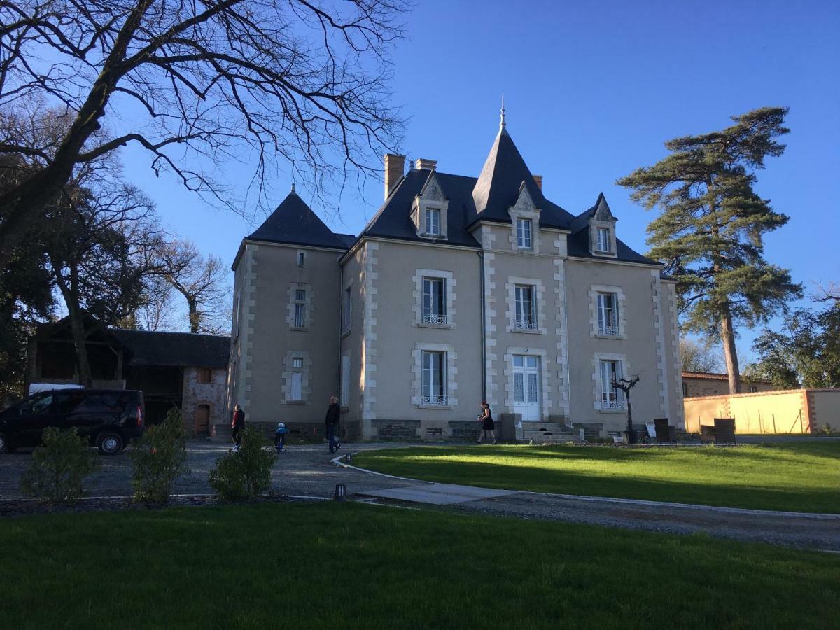 Le Petit Chateau Des Cedres Mouchamps Exteriér fotografie